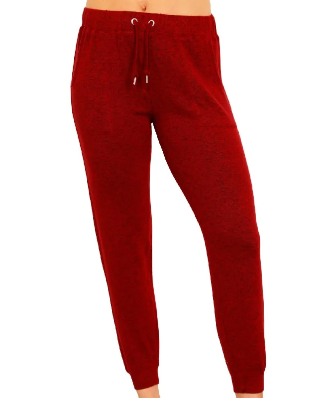 Fashionista Favorites Solid Jogger In Wine