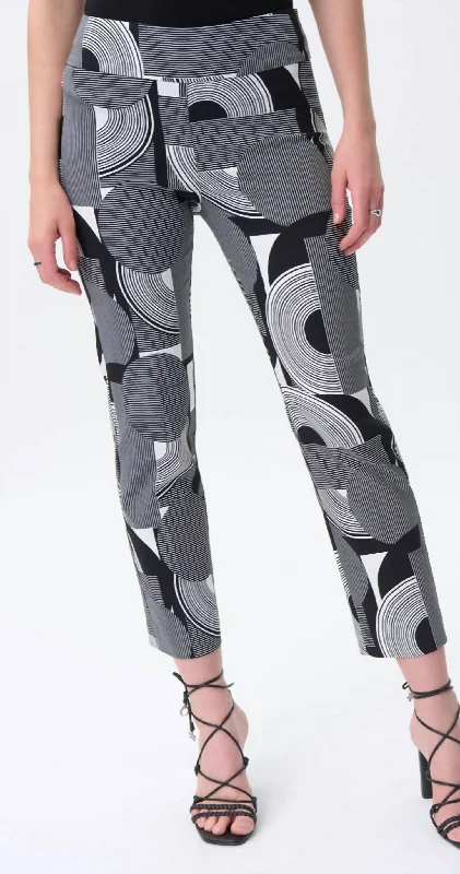 Trendy Women's Wear Collection Geometric Print Cropped Pants In Vanilla Black