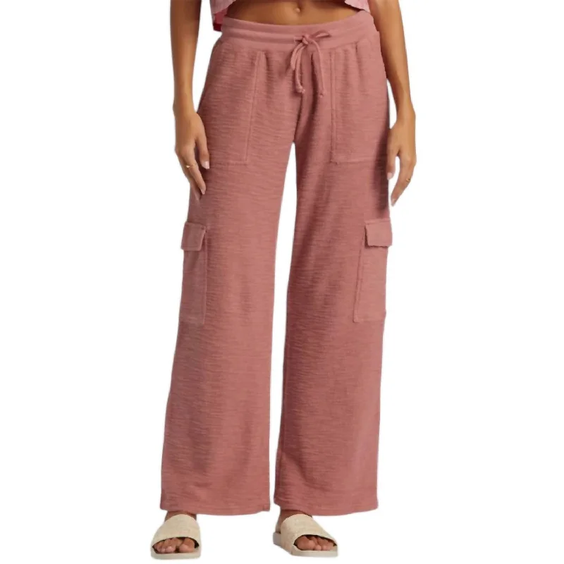 Trendy Women's Wear Off The Hook Cargo Pants In Mkm0