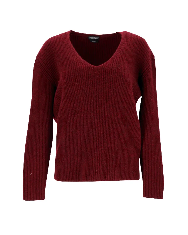 Chic Urban Fashion Look Tom Ford V-neck Sweater in Cashmere