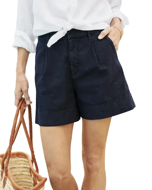 Lighten Up With Nordic Styles Walking Short In Navy